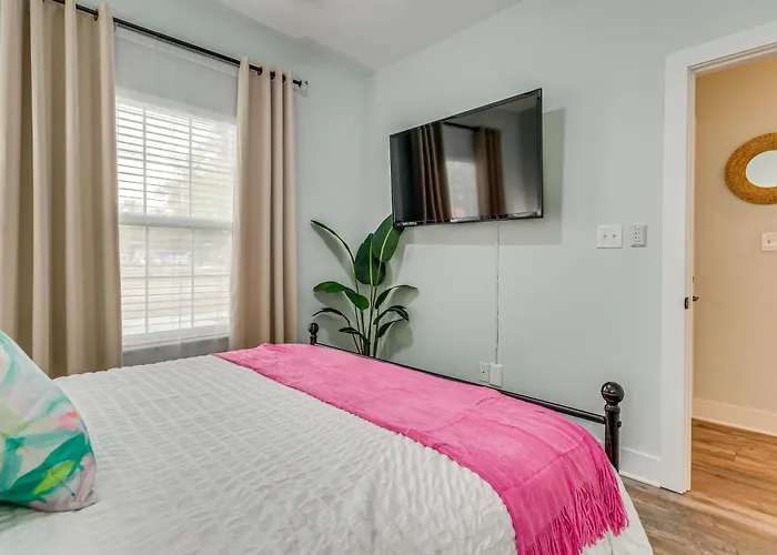 1 Mi To Dtwn: Pet-friendly Getaway! Holiday home Pensacola