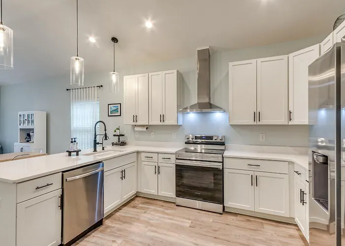 1 Mi To Dtwn: Pet-friendly Getaway!