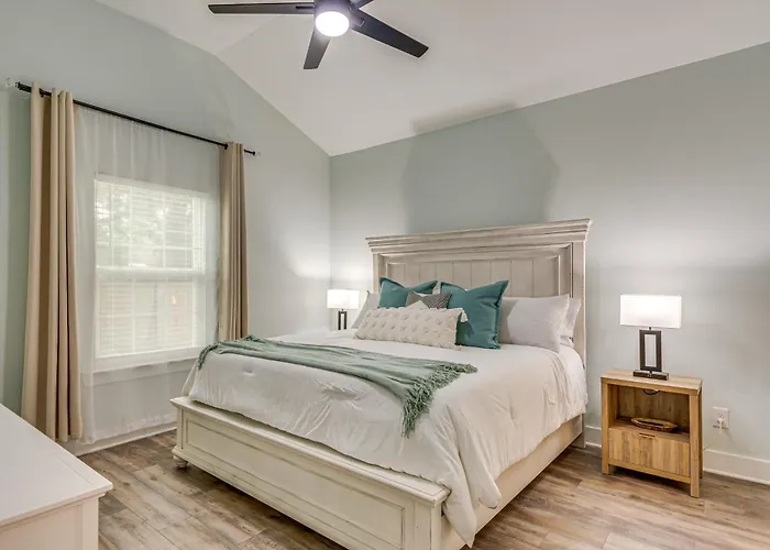 1 Mi To Dtwn: Pet-friendly Getaway! Holiday home