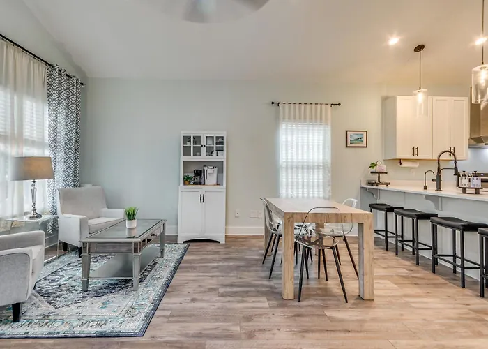 Holiday home 1 Mi To Dtwn: Pet-friendly Getaway! Pensacola